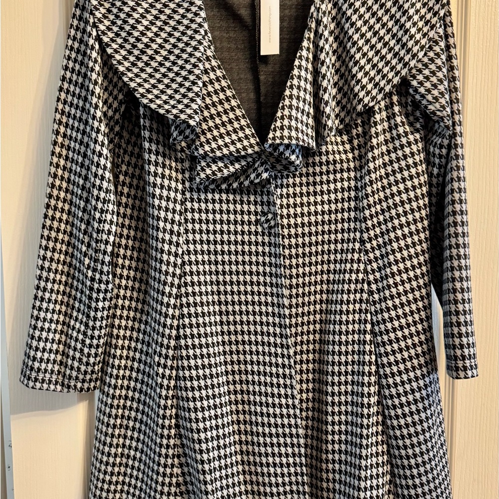 Fever Monochrome Houndstooth Cape